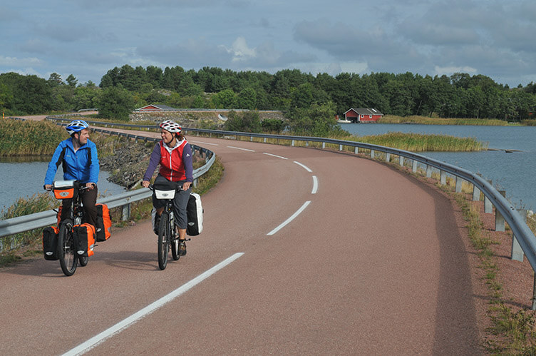 Mit Fahrrad und Fähren durch den finnischen Schärengarten