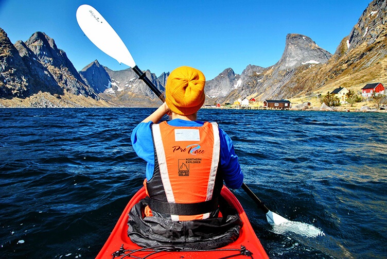 Geführte Kajak- und Wandertour für Familien auf den Lofoten