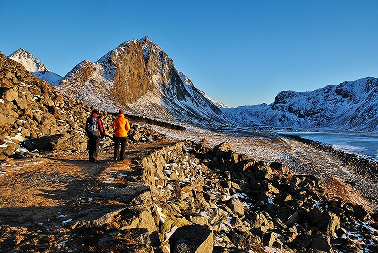 Geführte Kajak- und Wandertour für Familien auf den Lofoten