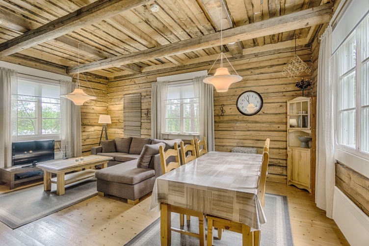 Winterurlaub in Finnland mit der ganzen Familie mit Hundeschlittentour - bei Fjordkind-Reisen buchen