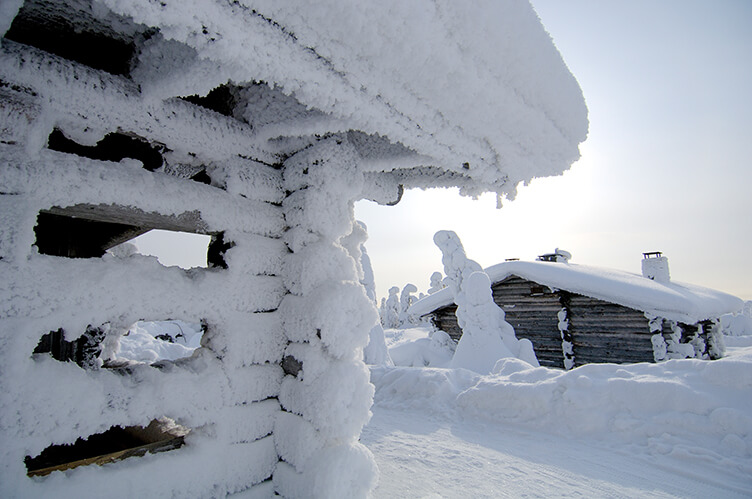 Verschneite Hütten – Finnlandurlaub im Schnee