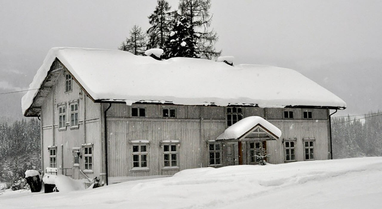 Hof in Norwegen im Winter