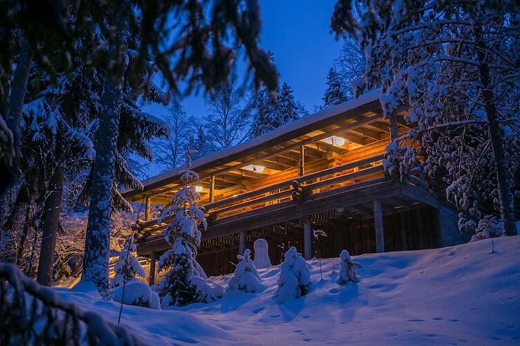 Ferienhaus im Schnee bei Helsinki am Nationalpark Nuuksio
