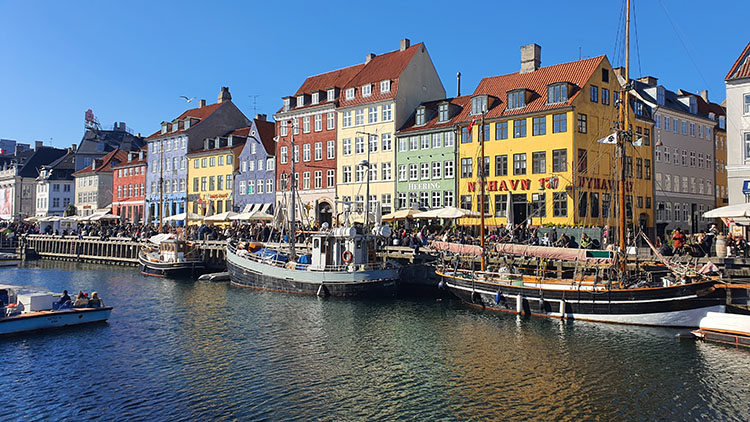 Die berühmte bunte Häuserfront von Nyhavn.