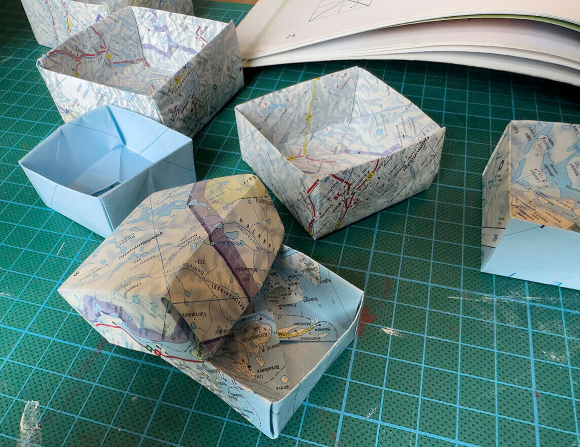 Bastelidee für Regentage: Origami aus alten Landkarten