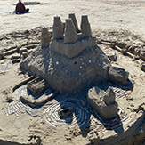 Sandburg im Sand